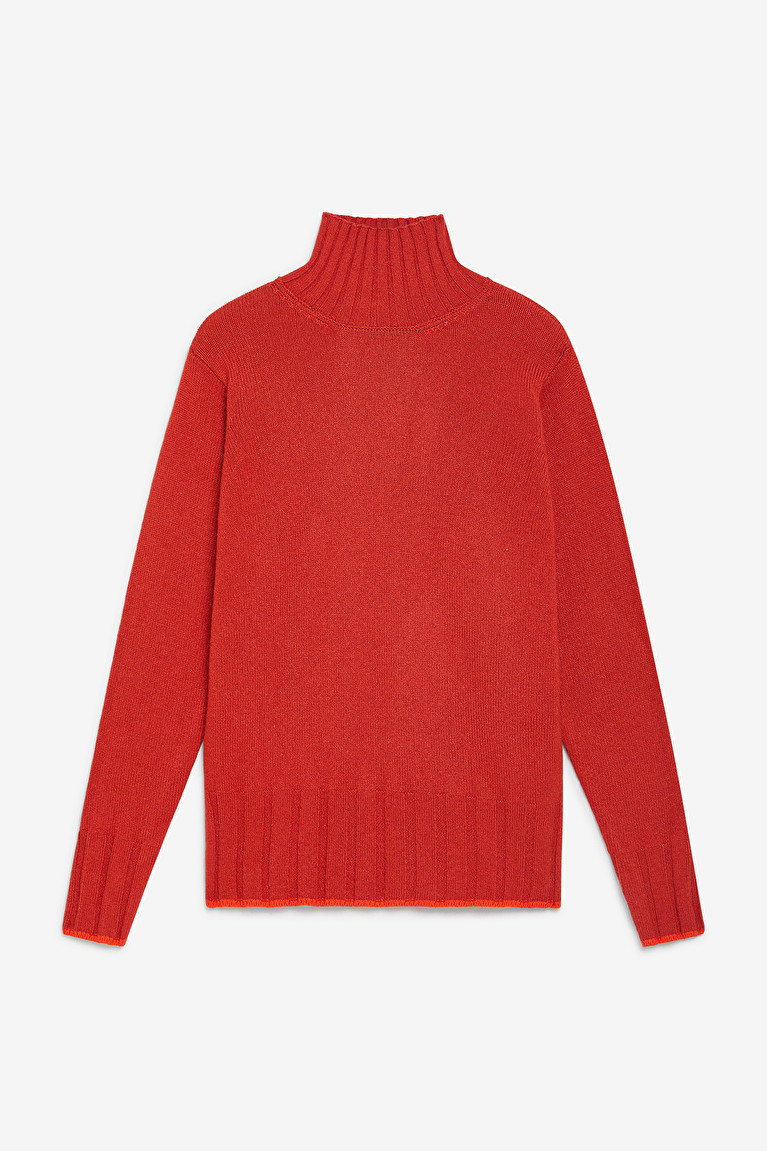 NEW SOFT WOOL SWEATER