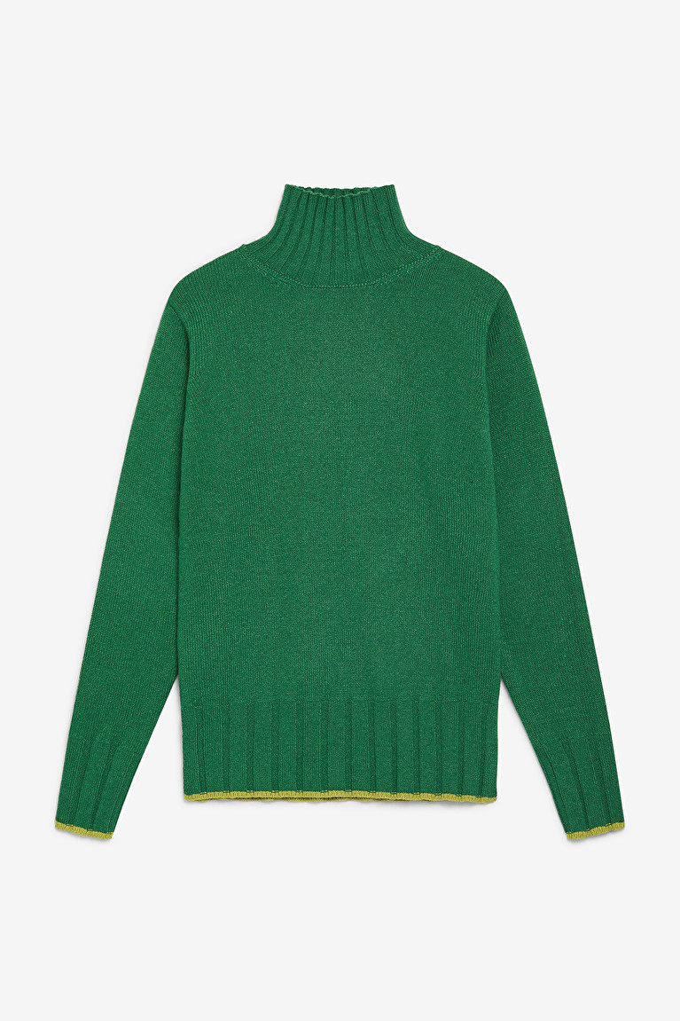 NEW SOFT WOOL SWEATER