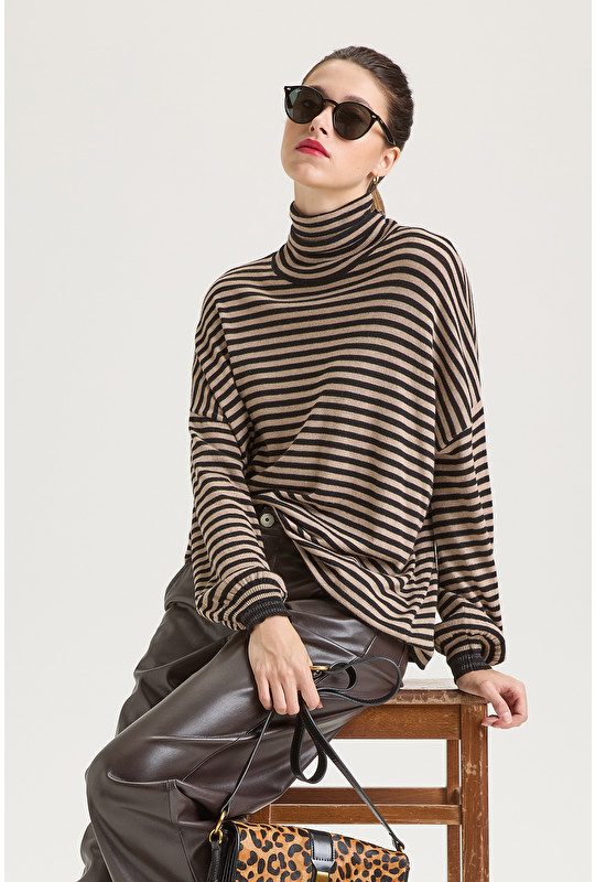 SOFT TOUCH KNIT KNITTED SWEATER